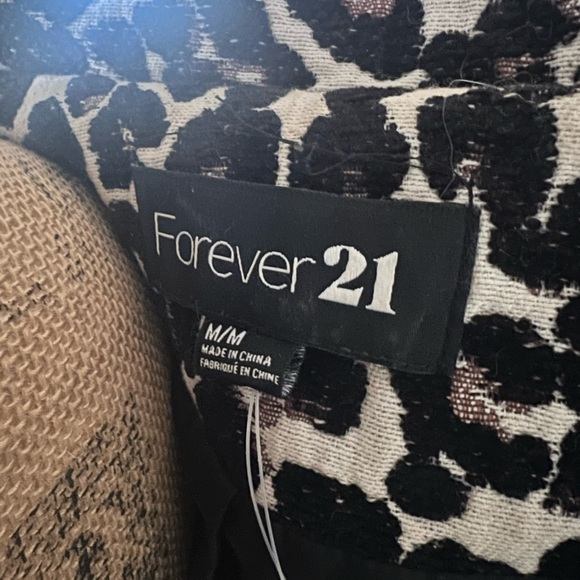 Forever 21 woman’s leopard coat size Medium - Picture 5 of 7